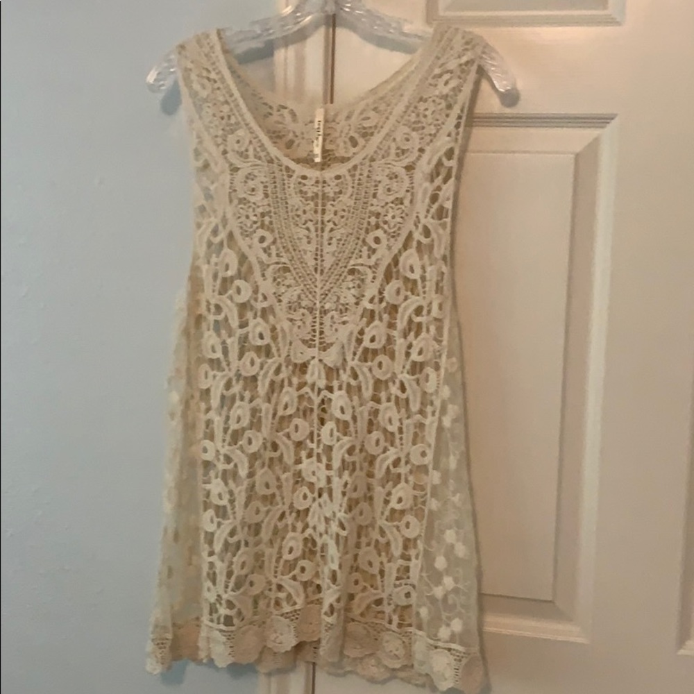 Lace sleeveless tank